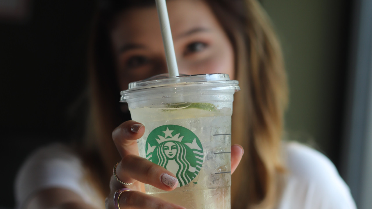 Z kuşağının buzlu içecek sevgisi: Starbucks rekor gelir açıkladı