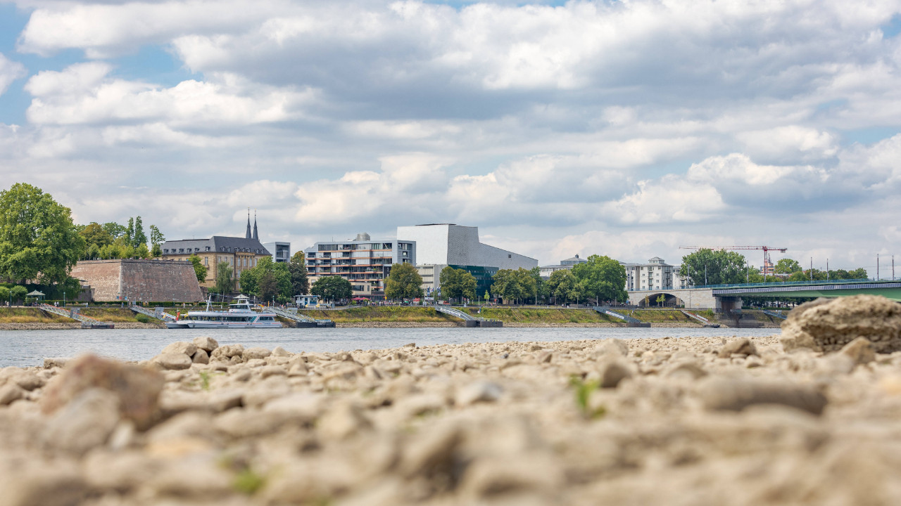 Almanya'nın önemli ticaret yollarından Ren Nehri'nde kuraklık alarmı