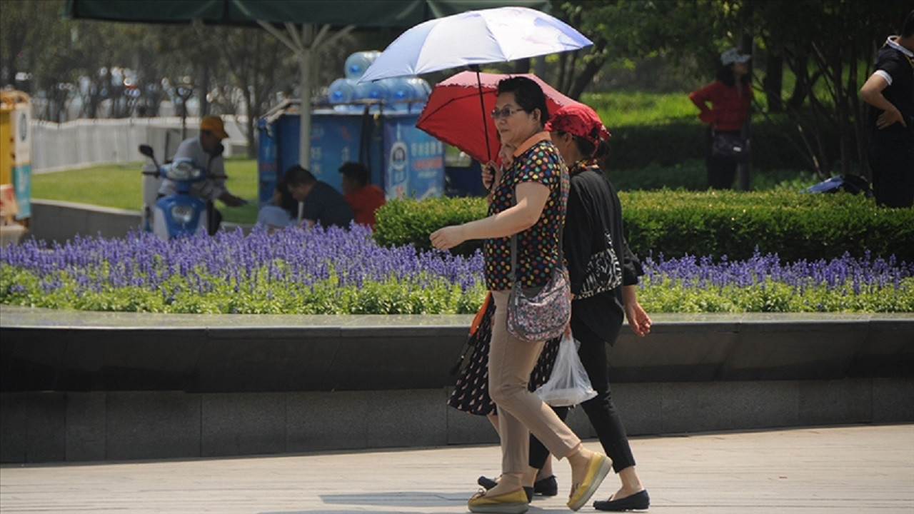 Çin'de kırmızı uyarı devam ediyor: Sıcaklığın 42 dereceye kadar çıkması bekleniyor