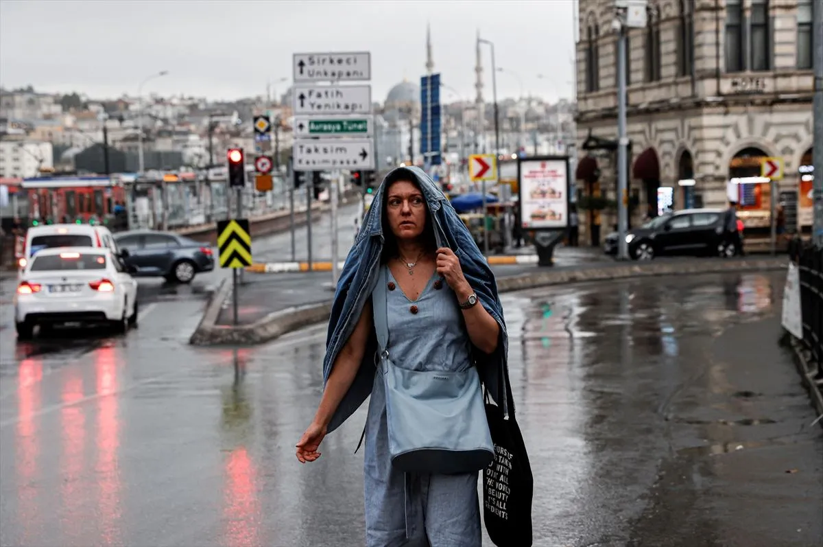 Fotoğraflarla İstanbul'da bugün: Sağanak yaşamı felç etti