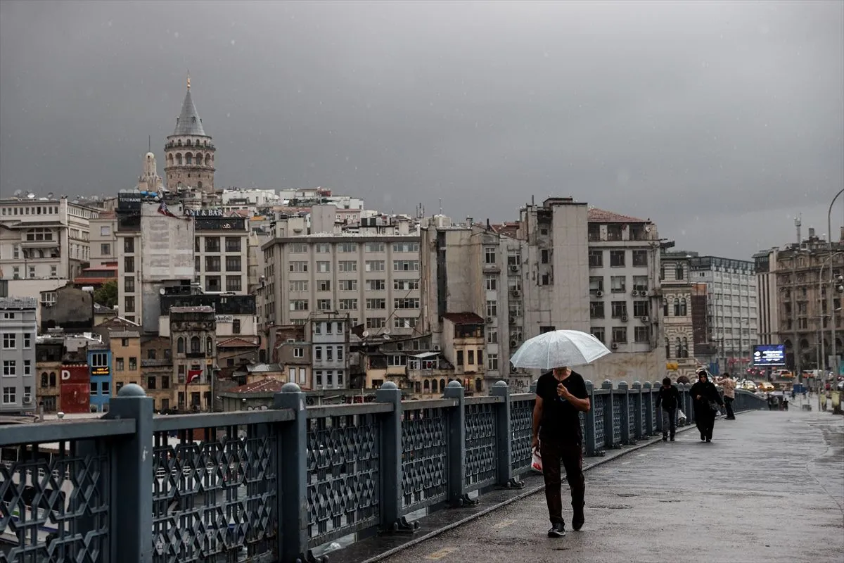 Fotoğraflarla İstanbul'da bugün: Sağanak yaşamı felç etti