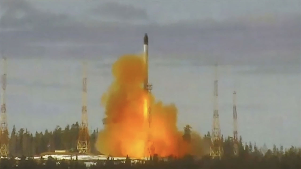 Rusya, fırlatma deposuna kıtalar arası balistik Yars füzesi yerleştirdi