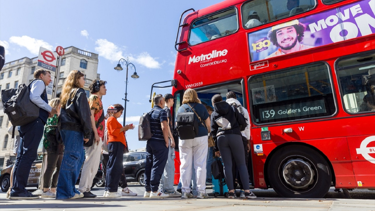Londra'da metro çalışanları ve otobüs şoförlerinin grevi ulaşımı durma noktasına getirdi