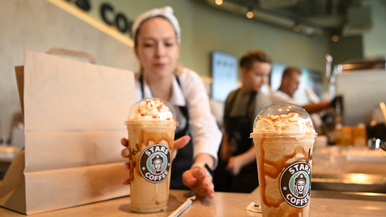 Starbucks Rusya'da Stars Coffee olarak yeniden açıldı