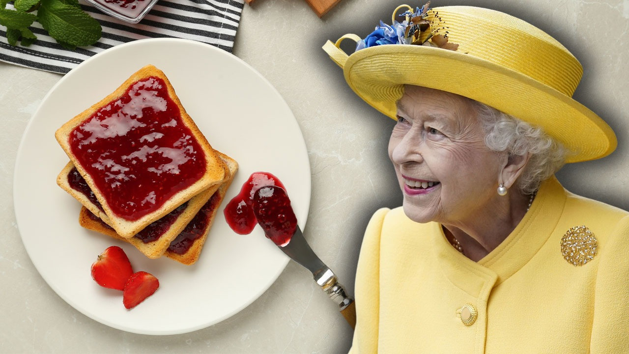 Eski aşçısı Kraliçe 2. Elizabeth'in her öğünde yemekten vazgeçemediği yiyeceği açıkladı
