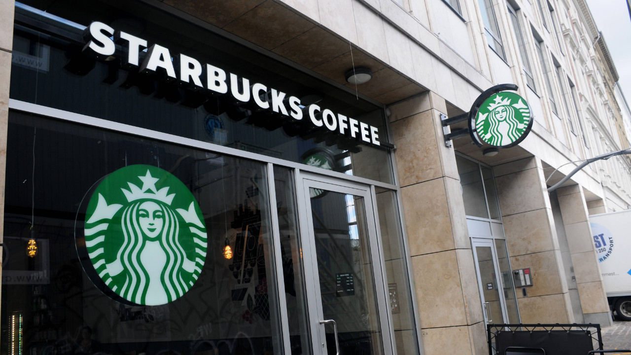 Starbucks ücretsiz içecek sunan yıldız puanlara zam yapıyor