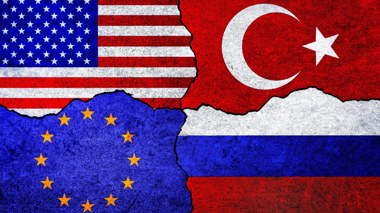 Financial Times: ABD ve AB, Türkiye'ye Rusya yaptırımları konusunda baskıyı artırıyor
