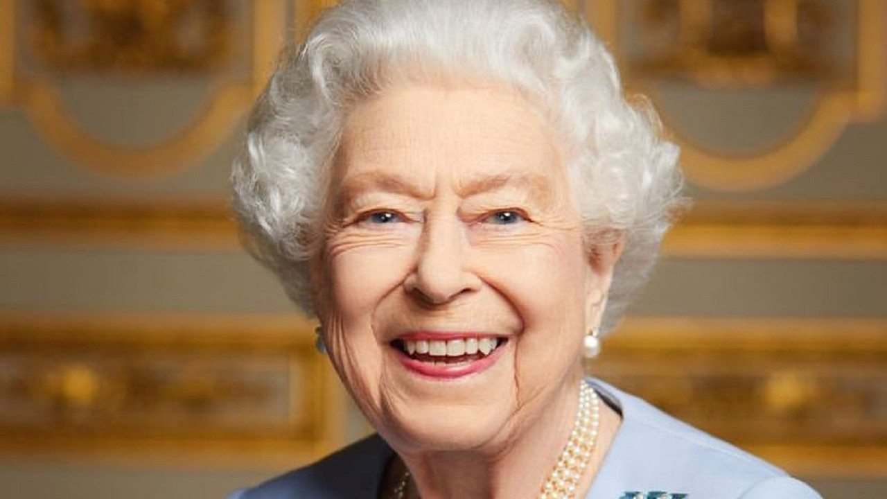 Kraliçe Elizabeth'in yeni bir portresi yayınlandı