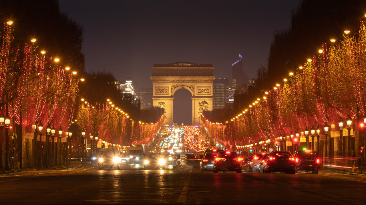 Fransa'da Şanzelize Caddesi'ndeki yeni yıl süsmelerinde tasarrufa gidilecek