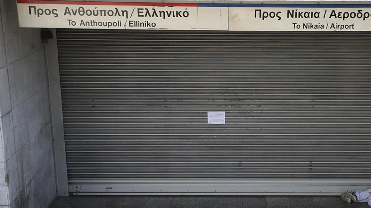 Atina'da özelleştirmeye karşı çıkan toplu ulaşım çalışanlarından 24 saatlik grev