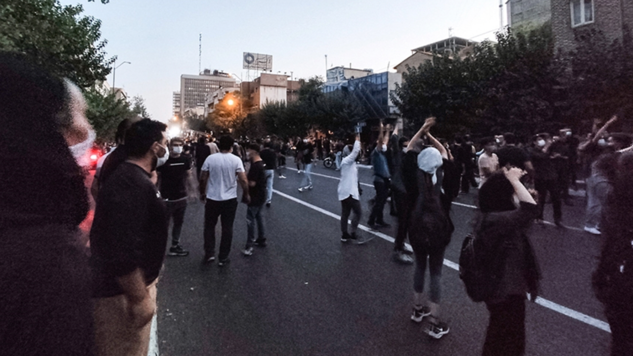 AB'den İran'a çağrı: Protestoculara şiddeti durdur, interneti aç