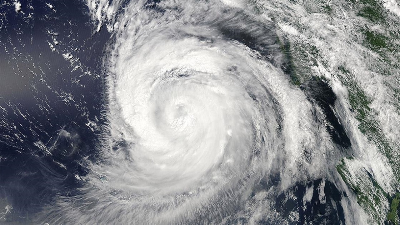 Kanada'nın Atlantik kıyılarına ulaşan Fiona Kasırgası 5 can aldı
