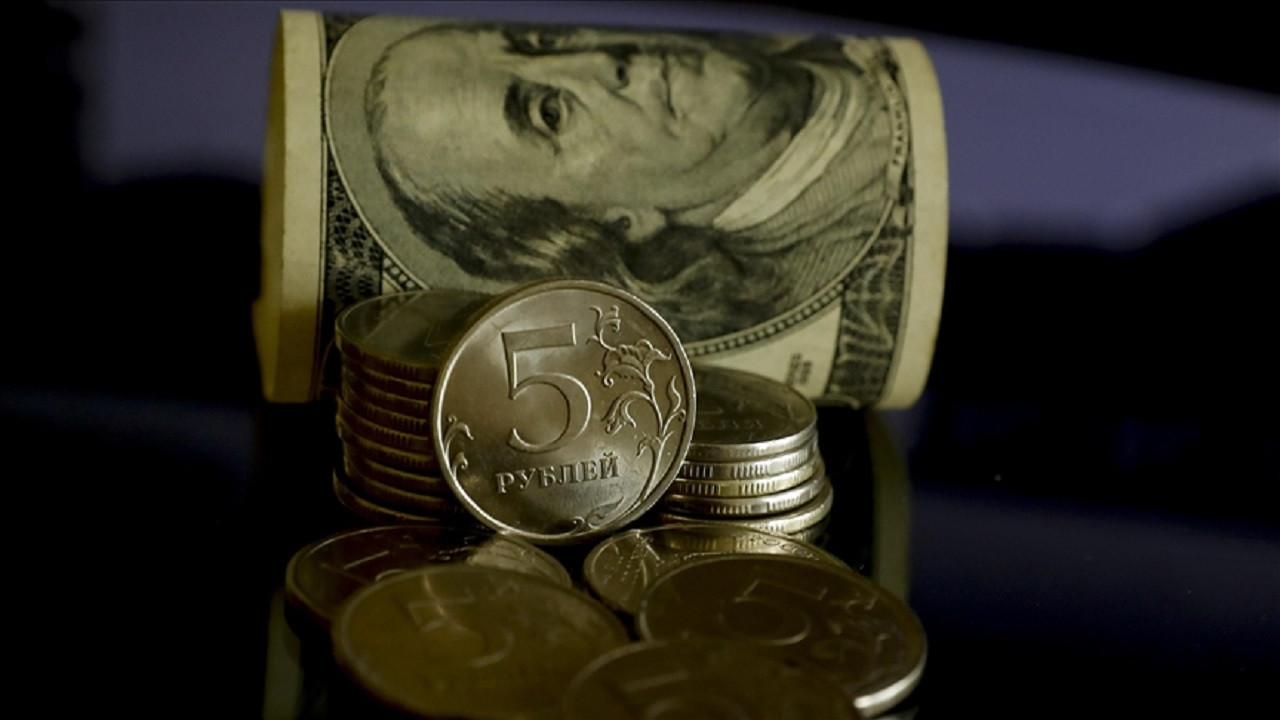 Rus rublesi dolar ve euro karşısında değer kazanmaya devam ediyor