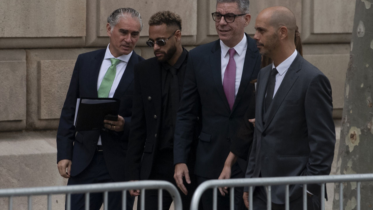 Neymar ifade verdi: Babam söyledi ben imzaladım