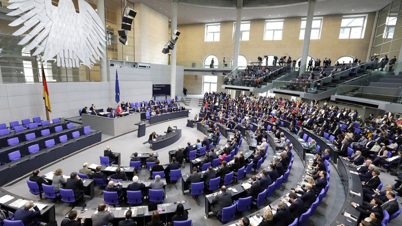 Almanya Federal Meclisi enerji krizine karşı 200 milyar euroluk fonu onayladı