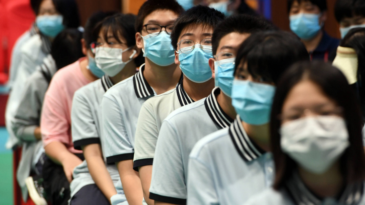 Çin'deki Apple fabrikasında çalışan işçiler karantinadan firar etti