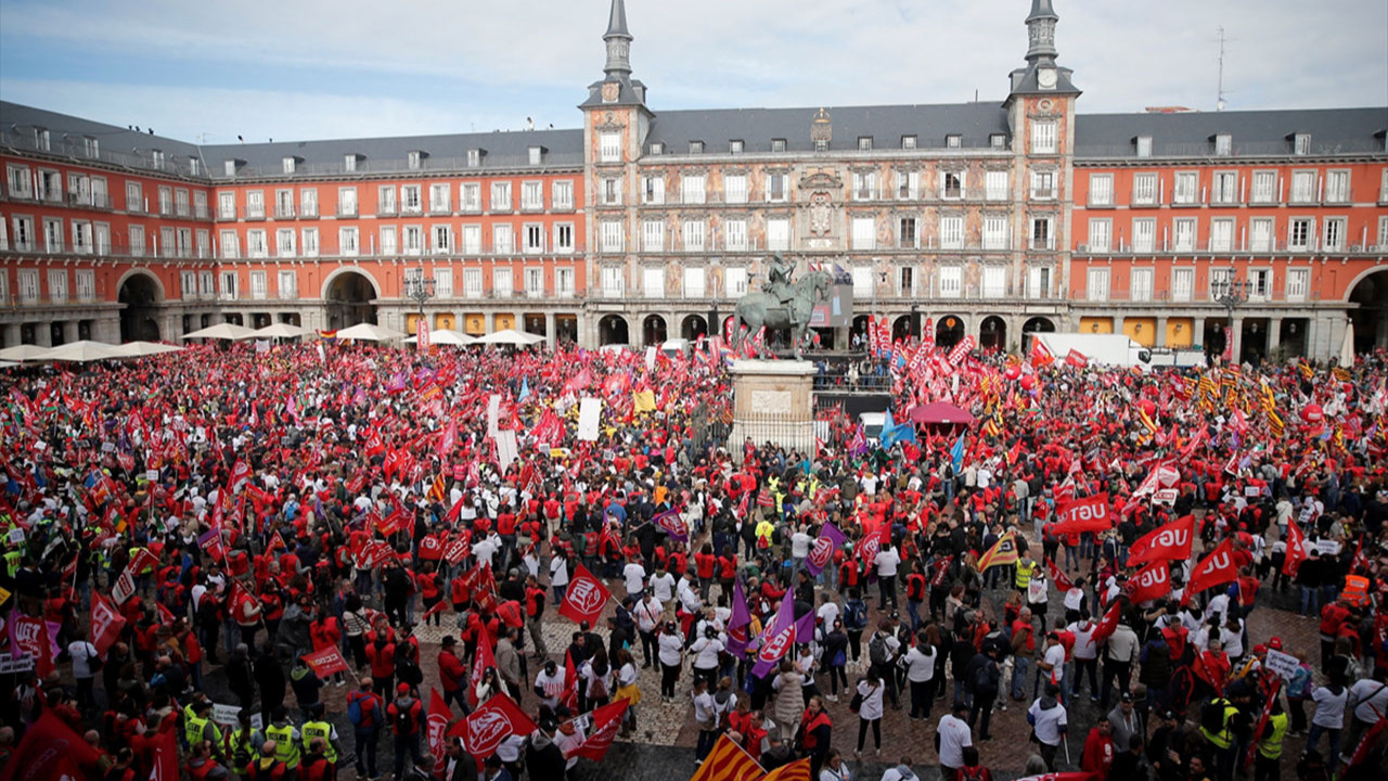 İspanya'da işçi sendikaları maaş artışı için meydanlara indi