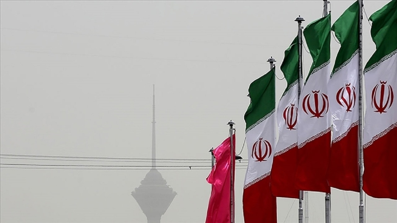 İran Cumhurbaşkanı Yardımcısı: Referandum yönetim şekli için mümkün değil