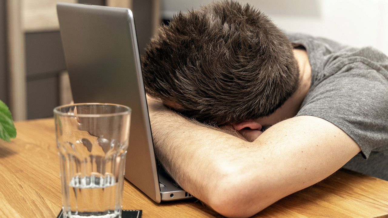 Çalışırken uykulu oluyorsanız sosyal jet lag yaşıyor olabilirsiniz