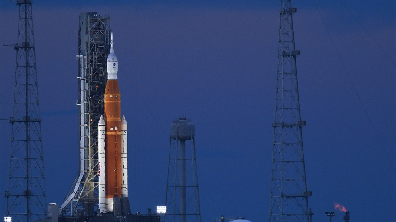 Artemis 1 roketi fırlatıldı: 50 yıl sonra Ay'a geri dönüyor