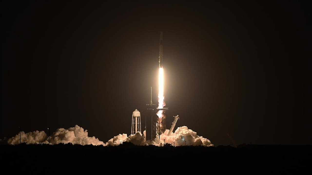 SpaceX Falcon 9 roketi ABD'deki Cape Canaveral Uzay İstasyonu'ndan uzaya fırlatıldı