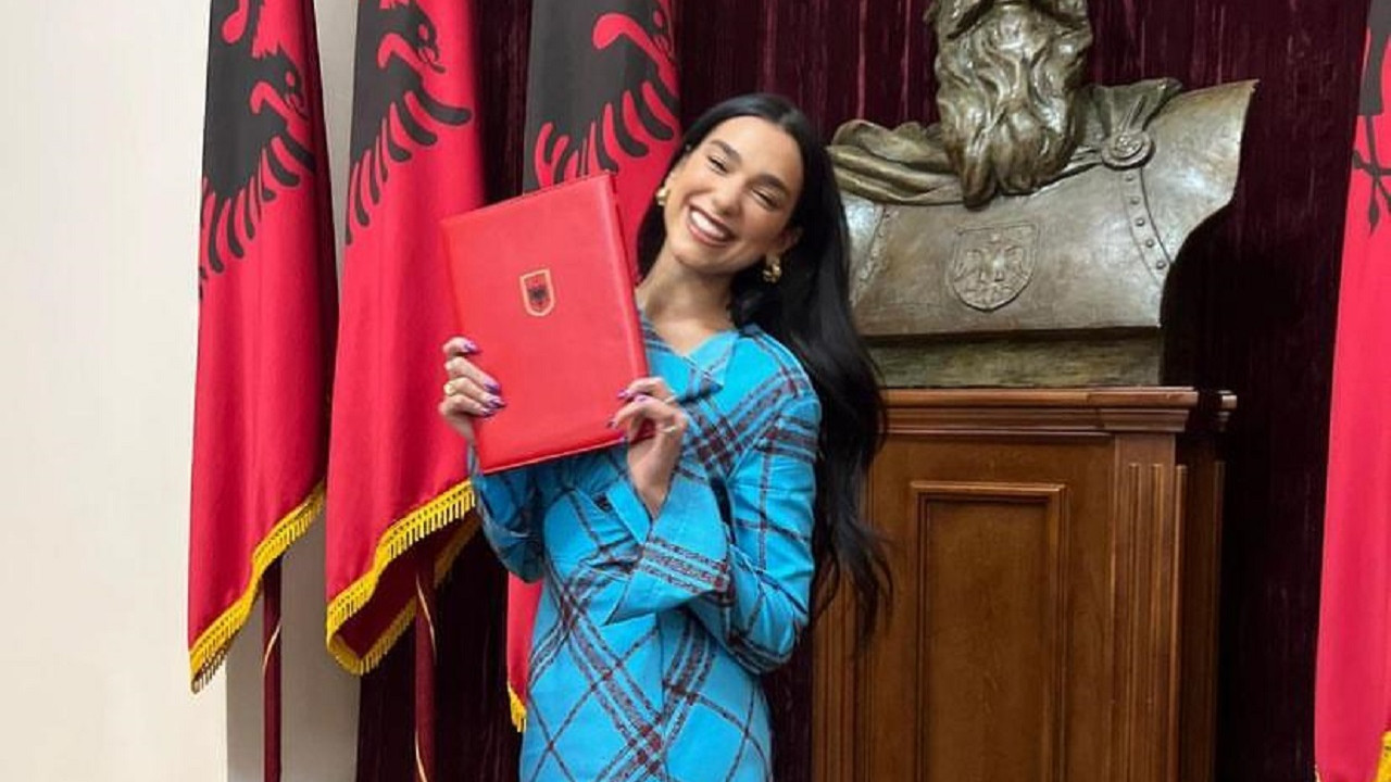 İngiliz şarkıcı Dua Lipa Arnavutluk vatandaşlığı aldı