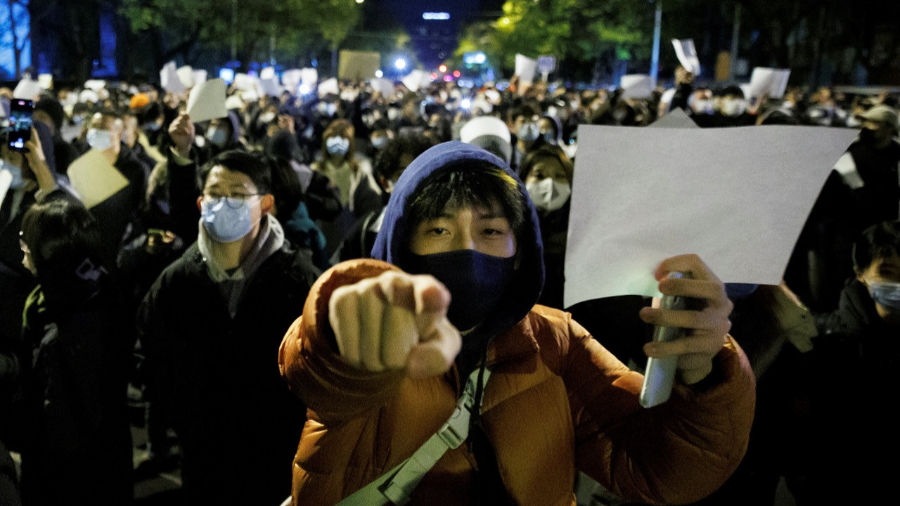 Çin'de giderek alevlenen protestolardan görüntüler