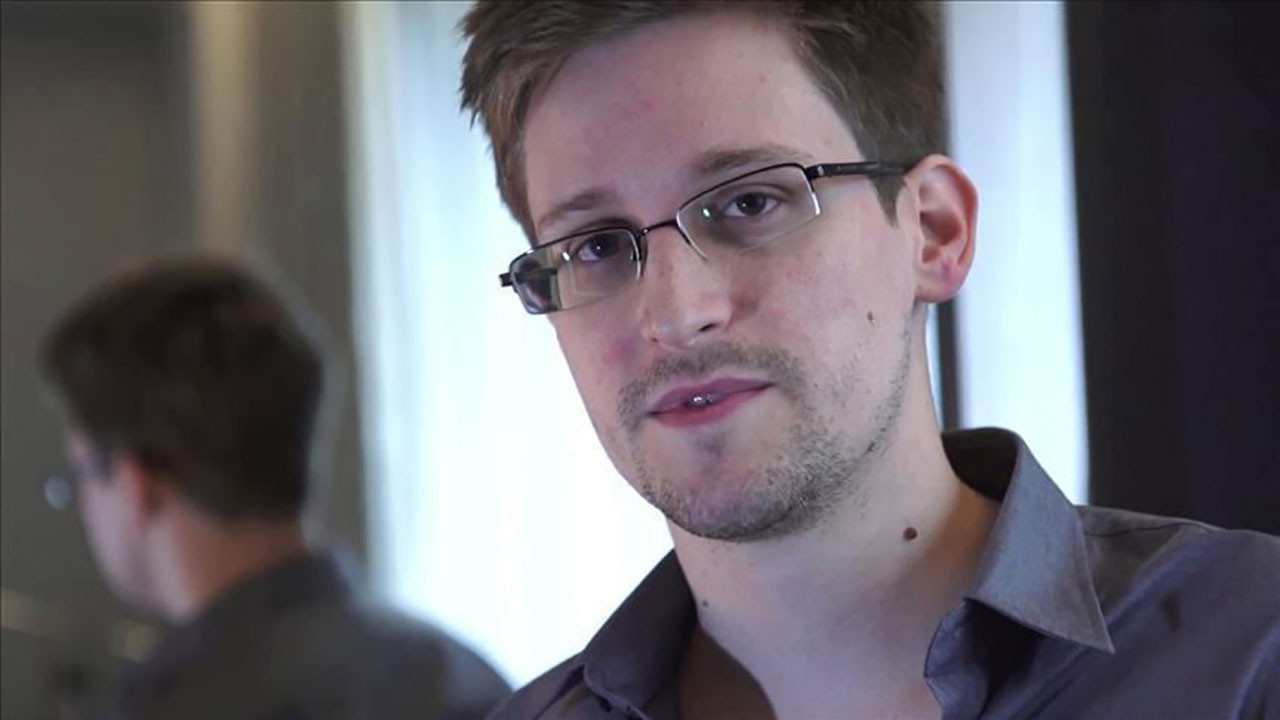 Snowden, Rusya pasaportu alıp vatandaşlık yemini etti