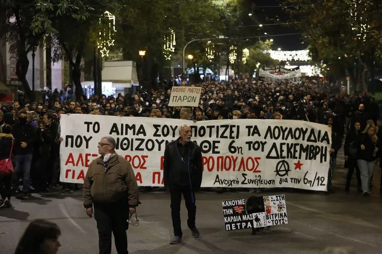 2008'de polisin öldürdüğü genci anma yürüyüşünde olay çıktı