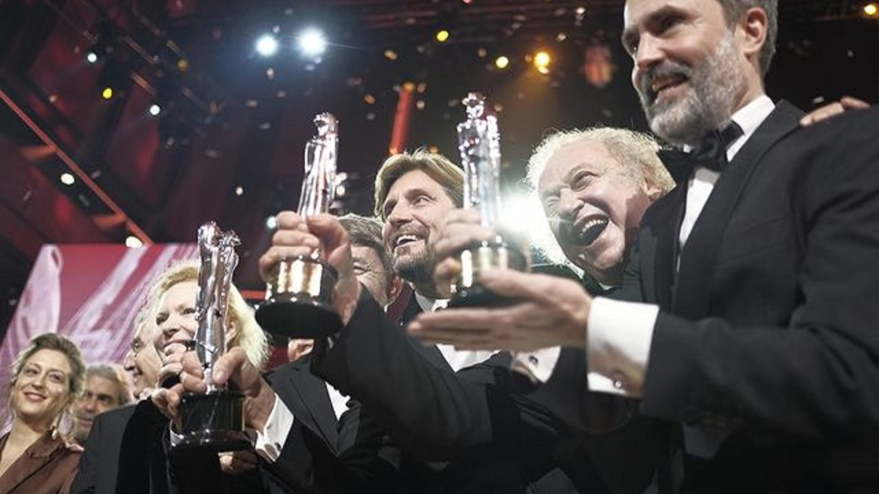 Hüzün Üçgeni Avrupa Film Ödülleri’ne damga vurdu