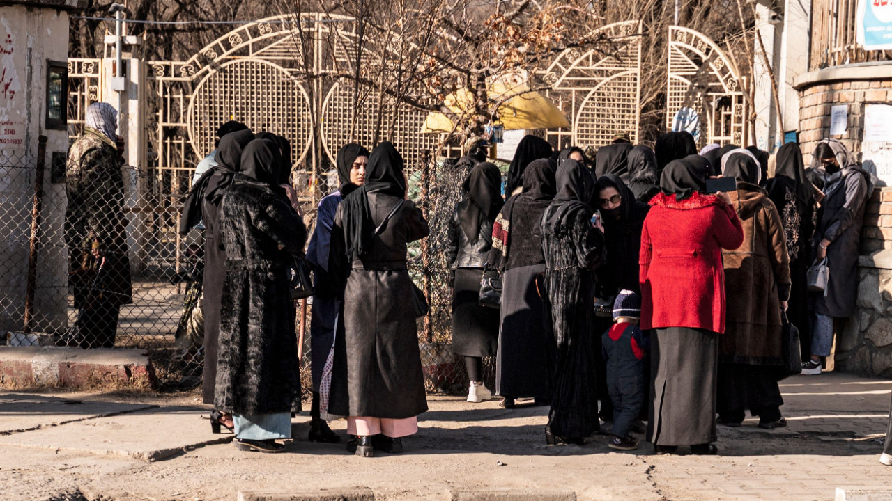 Afganistan'da kız öğrenciler üniversitelere giremedi