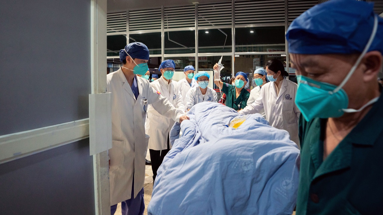 Çin'in yeni Covid-19 politikasını sağlık sistemi kaldırabilir mi?