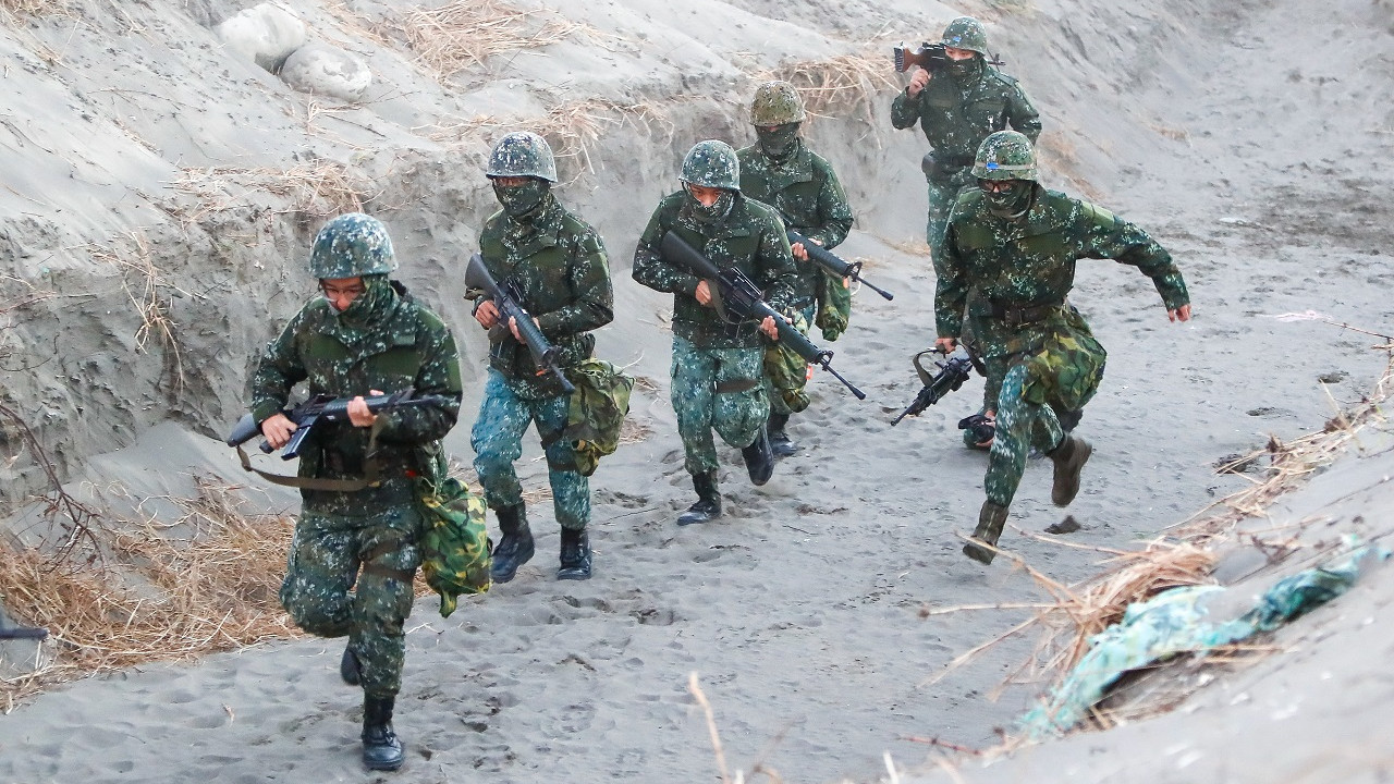 Tayvan zorunlu askerlik süresini 1 yıla çıkarıyor