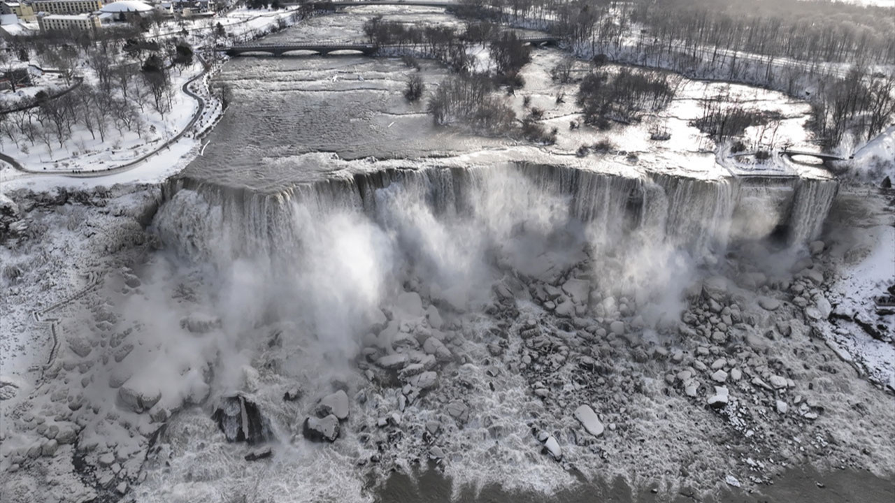 ABD'de kutup soğukları: Niagara Şelaleleri kısmen dondu