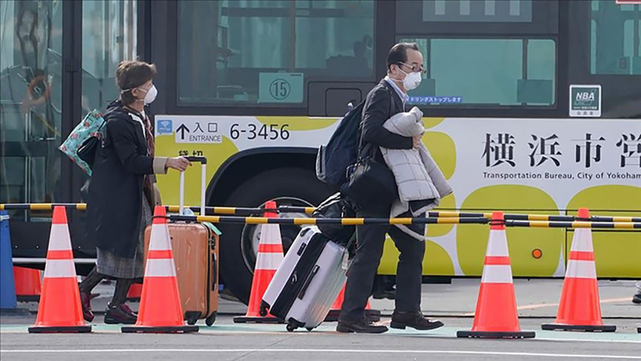 Japonya, Çin'den gelen yolcular için Covid-19 önlemlerini geri getiriyor