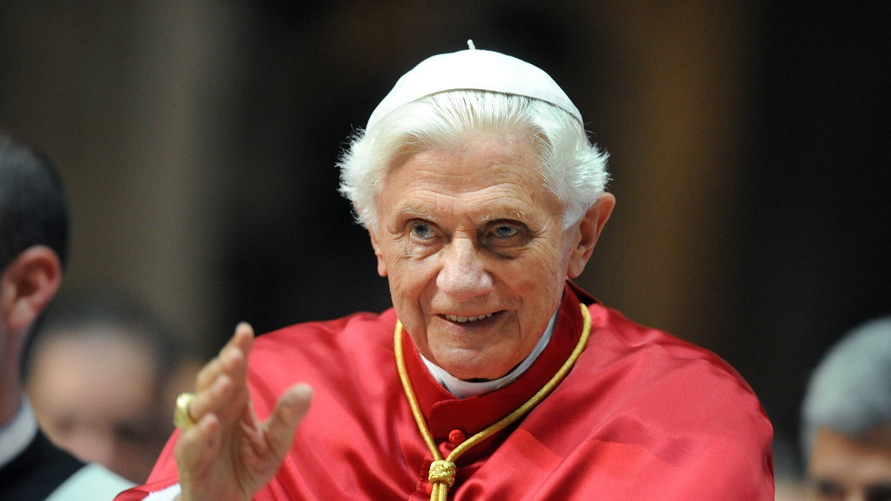 Vatikan, eski Papa 16. Benedictus'un öldüğünü duyurdu