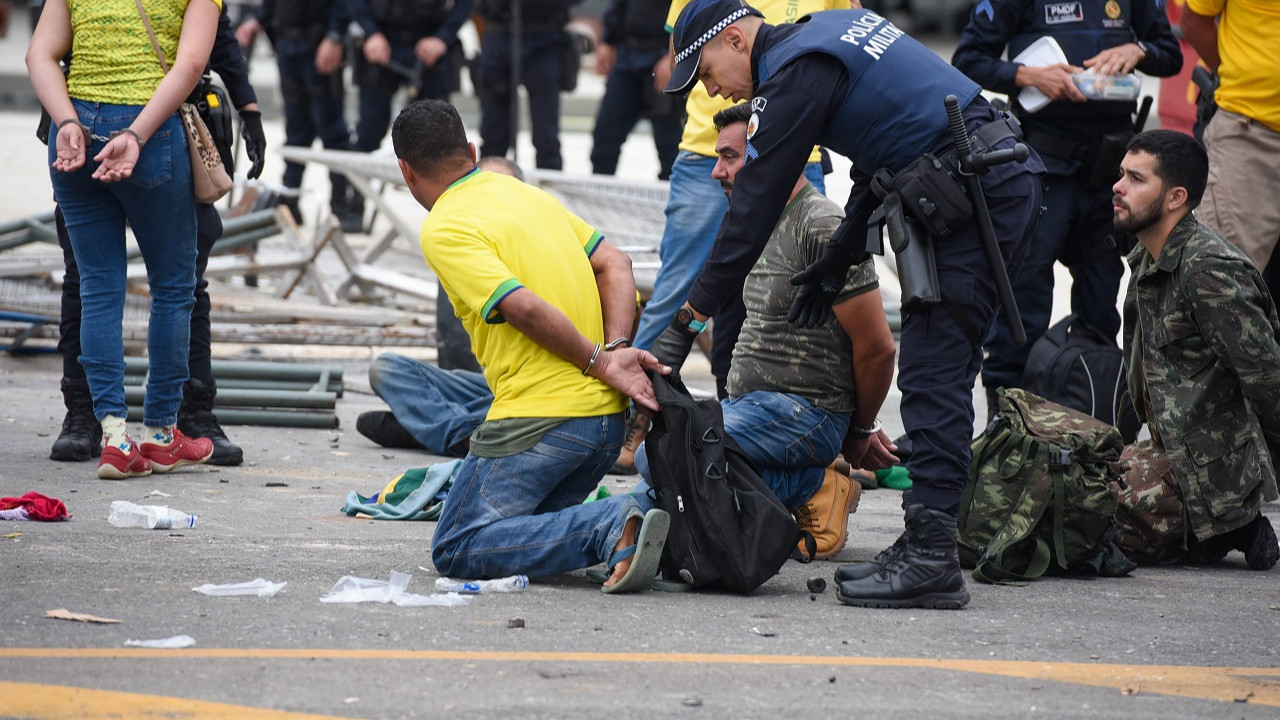 Bolsonaro destekçisi bin 200 kişi gözaltına alındı
