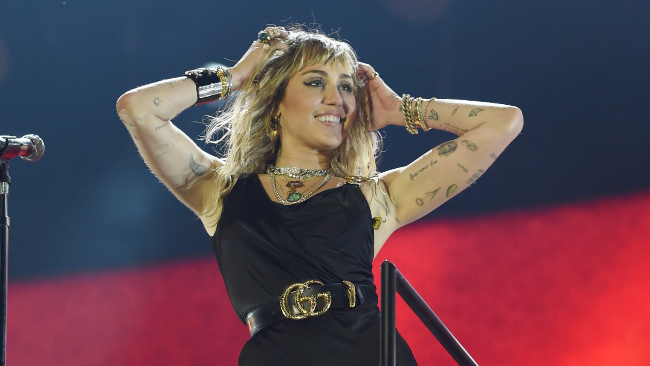Ayrılık şarkıları popülerleşirken Miley Cyrus’ın Flowers’ı hafta sonu platformları ele geçirdi