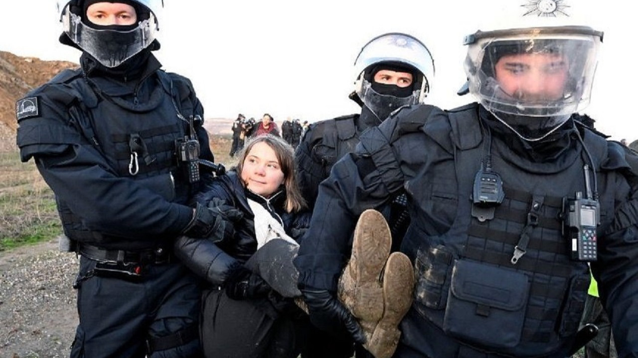 İsveçli aktivist Greta Thunberg, Almanya'da çevrecilerle birlikte gözaltına alındı