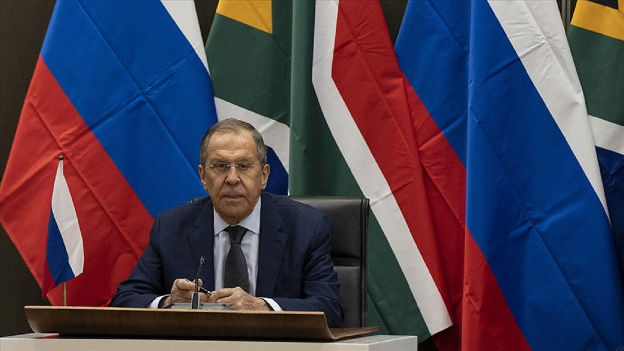 Lavrov: Batı, Ukrayna'da Rusya'ya karşı gerçek bir savaşa girdi