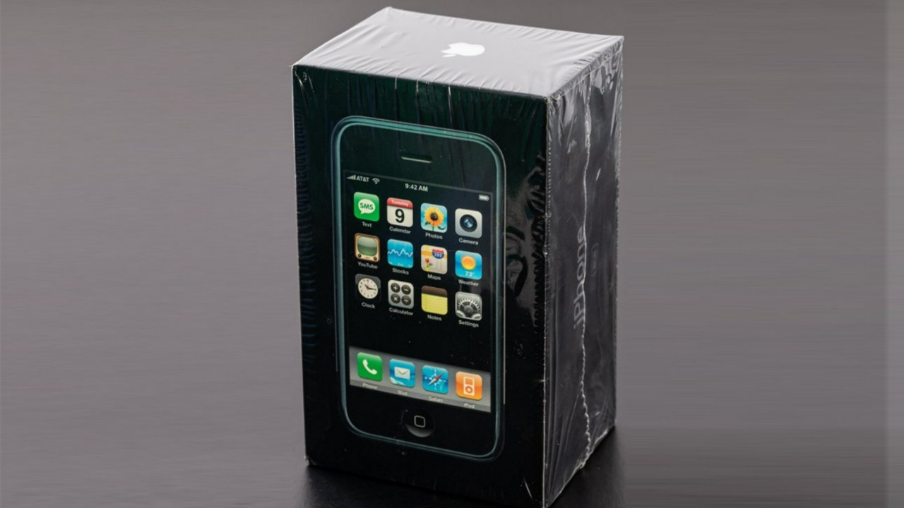 16 yıldır kapalı kutu duran iPhone rekor fiyata alıcısını bekliyor