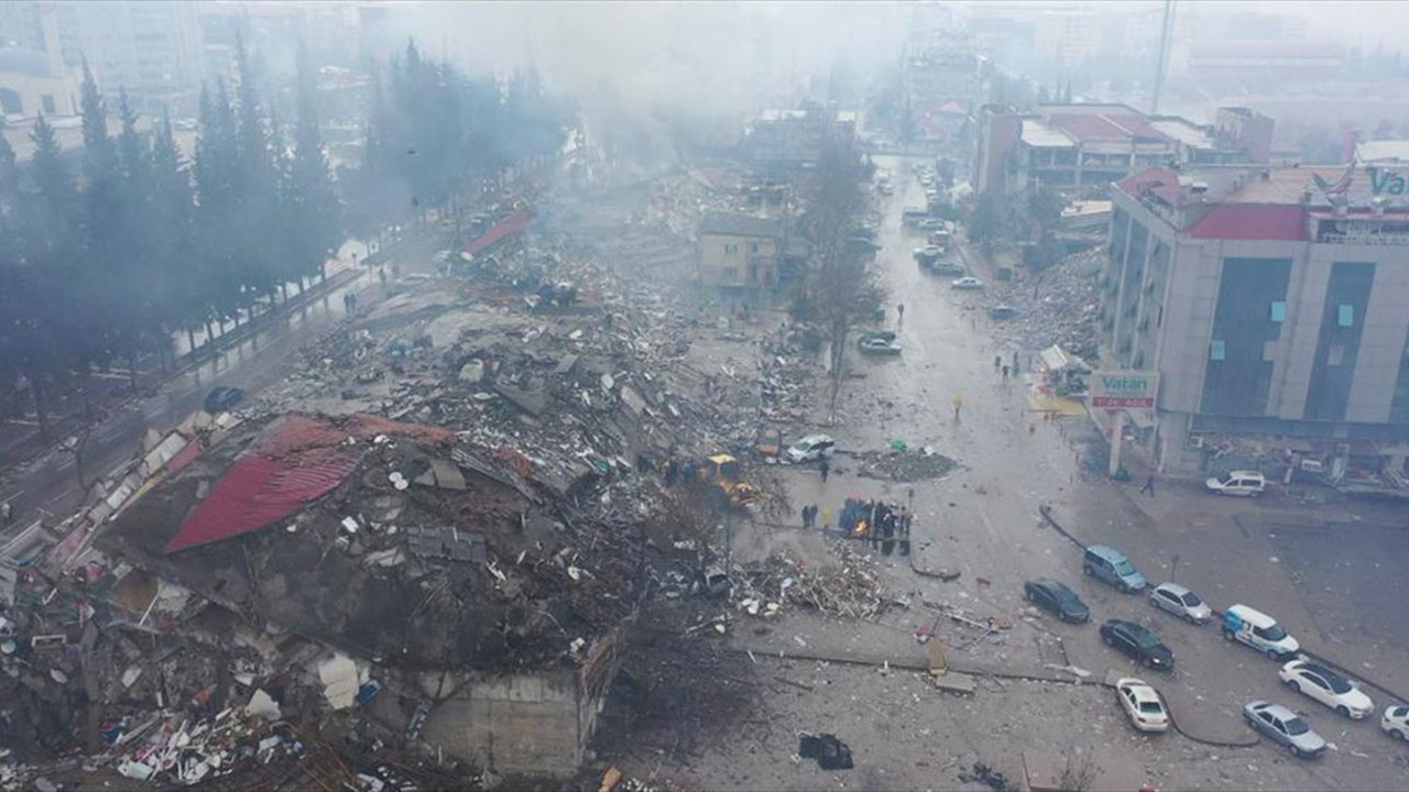 Kahramanmaraş'ta 7,7 büyüklüğünde deprem: 1541 kişi hayatını kaybetti