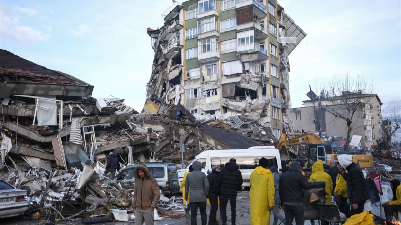 Avrupa medyasından deprem manşetleri: Sizi yalnız bırakmayacağız