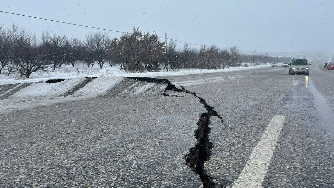 İtalyan uzman depremlerin Anadolu yarımadasını 3 metre kaydırdığını söyledi