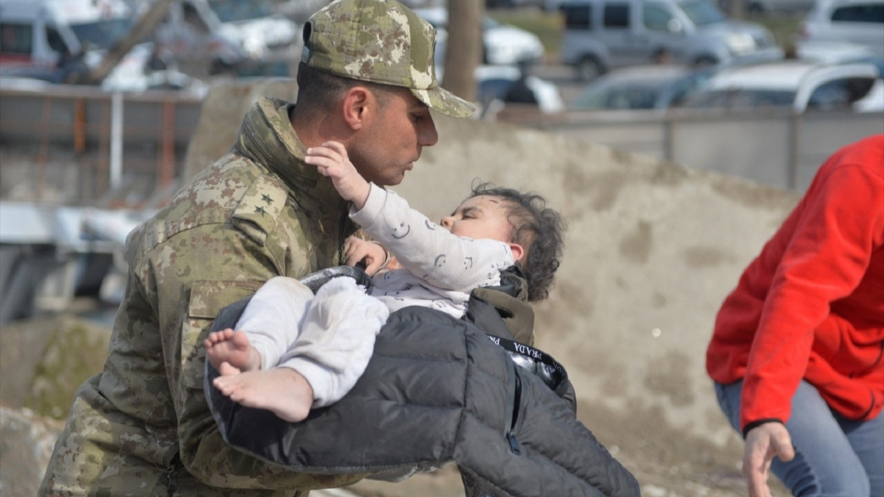 Kahramanmaraş'ta depremden 31 saat sonra 15 aylık bebek enkazdan çıkarıldı