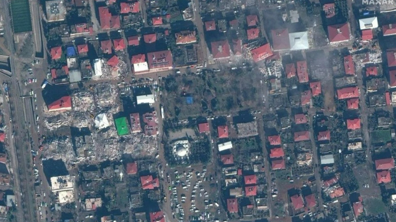 Depremin getirdiği yıkım uydudan görüntülendi