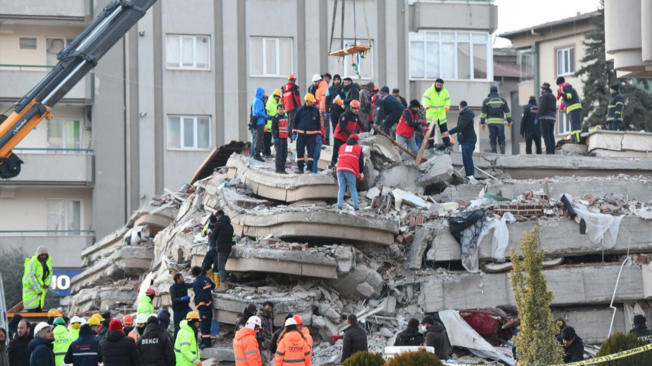Kahramanmaraş depreminde 3. gün: Can kaybı 8 bin 574'e yükseldi