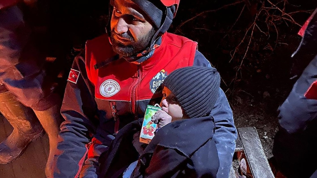 Mikail bebek, 43 saat sonra en kaz altından kurtarıldı
