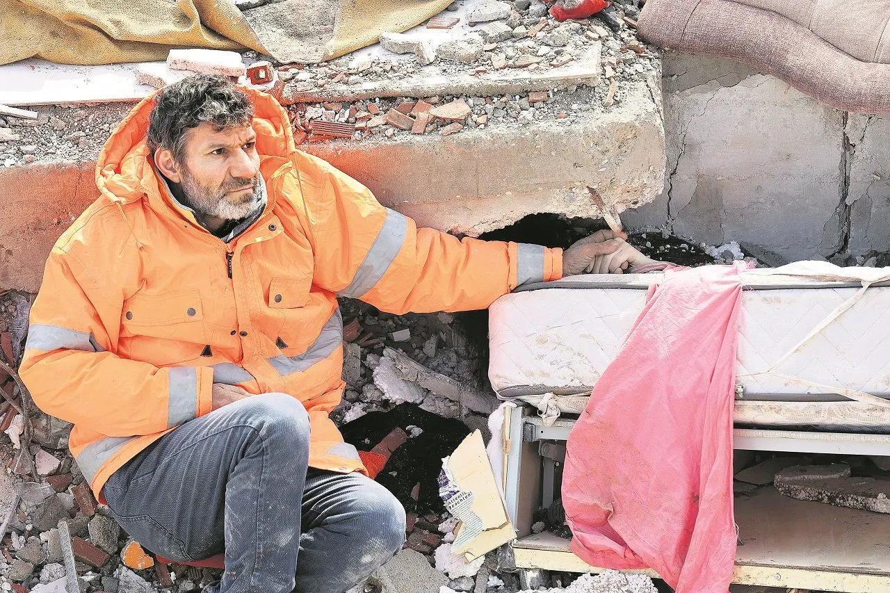 Yıkımın merkezinden çarpıcı hikayeler