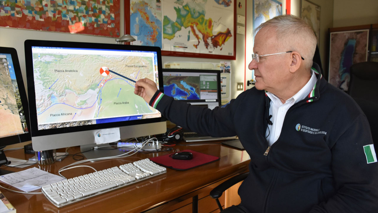 İtalyan deprem uzmanı: Anadolu levhasındaki 3 metrelik kayma artabilir
